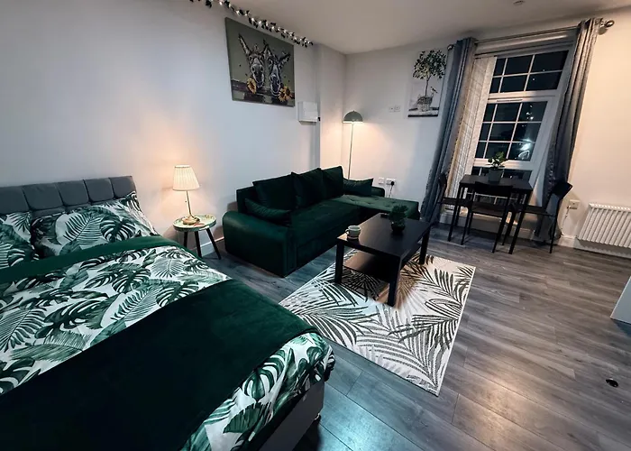 Serene Garden Room Suite City Centre