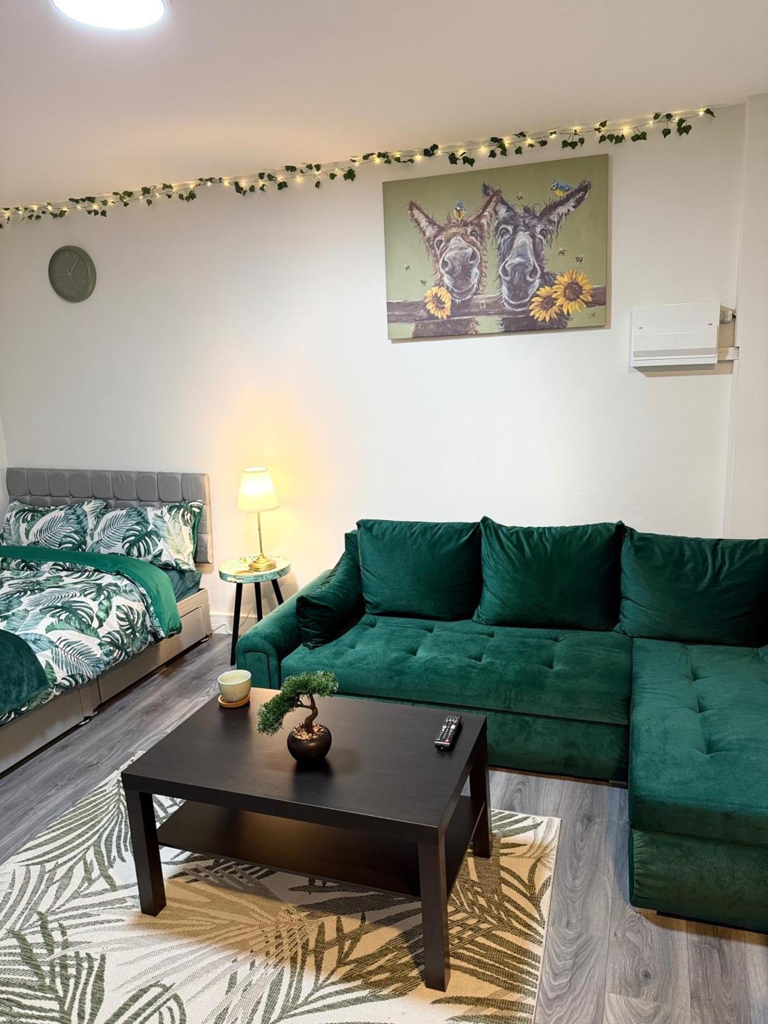 Serene Garden Centre Apartment *