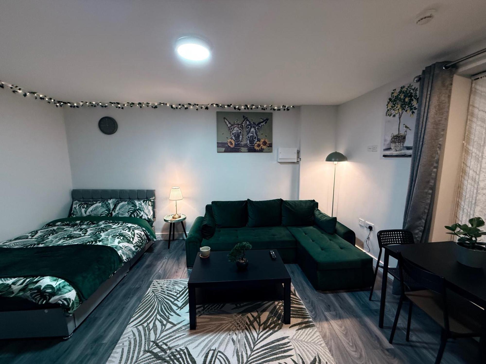 Serene Garden Centre Apartment